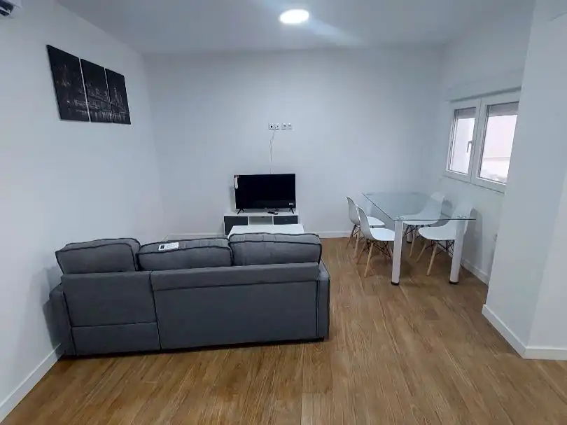 Apartament de lloguer a Calle Puerta del Sol, 20, Vallesequillo Sala d'estar de Apartament de lloguer en Jerez de la Frontera amb Aire condicionat, Calefacció i Moblat