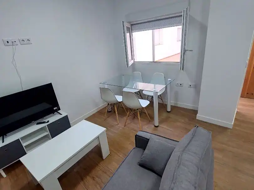 Apartament de lloguer a Calle Puerta del Sol, 20, Vallesequillo Sala d'estar de Apartament de lloguer en Jerez de la Frontera amb Aire condicionat, Calefacció i Moblat