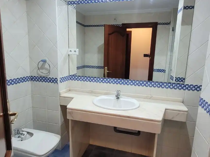 Flat for rent in Avenida Federico García Lorca, 102, Oliveros - Altamira Bathroom of Flat for rent in Almería with Air Conditioner, Heating and Storage room