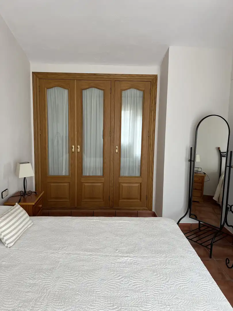 Pis de lloguer a Calle Príncipe de Vergara, 26, Mengíbar Dormitori de Pis de lloguer en Mengíbar amb Aire condicionat, Calefacció i Terrassa