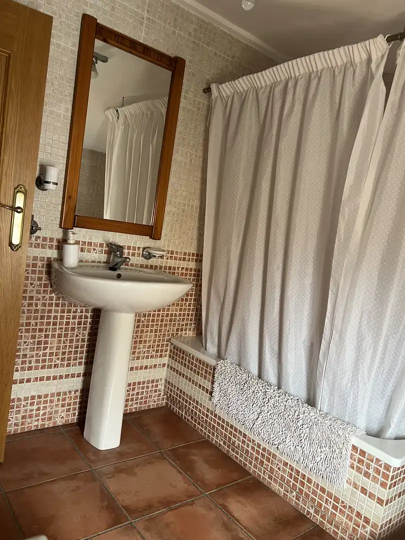 Pis de lloguer a Calle Príncipe de Vergara, 26, Mengíbar Bany de Pis de lloguer en Mengíbar amb Aire condicionat, Calefacció i Terrassa