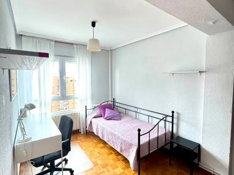 Flat for rent in Luis Vicente de Velasco, 2, Alisal - San Román Flat for rent in Luis Vicente de Velasco, 2, Alisal - San Román