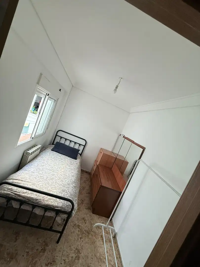 Habitación de Estudio para compartir en Zaragoza con Calefacción y Amueblado