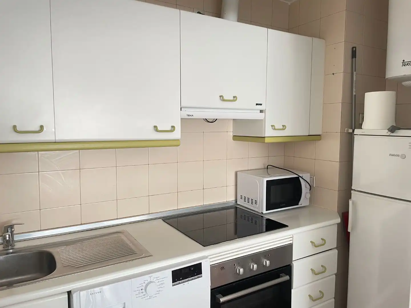 Apartament de lloguer a Calle de Albacete, 2, San Pascual Cuina de Apartament de lloguer en Madrid Capital amb Aire condicionat i Piscina
