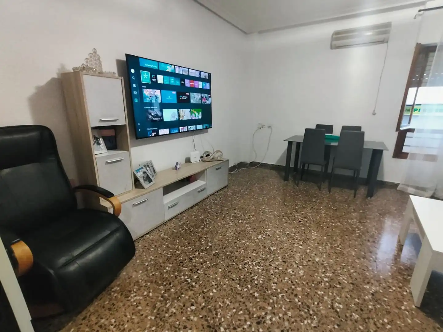 Flat for sale in Carrer Monserrate Guilabert Valero, 45, Carrús Oeste Living room of Flat for sale in Elche / Elx with Air Conditioner