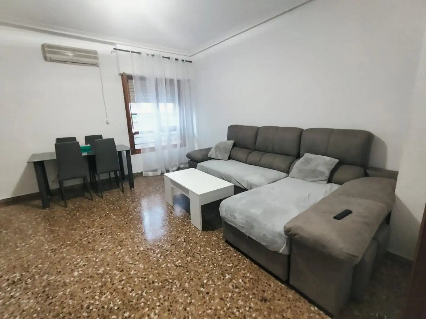 Flat for sale in Carrer Monserrate Guilabert Valero, 45, Carrús Oeste Living room of Flat for sale in Elche / Elx with Air Conditioner