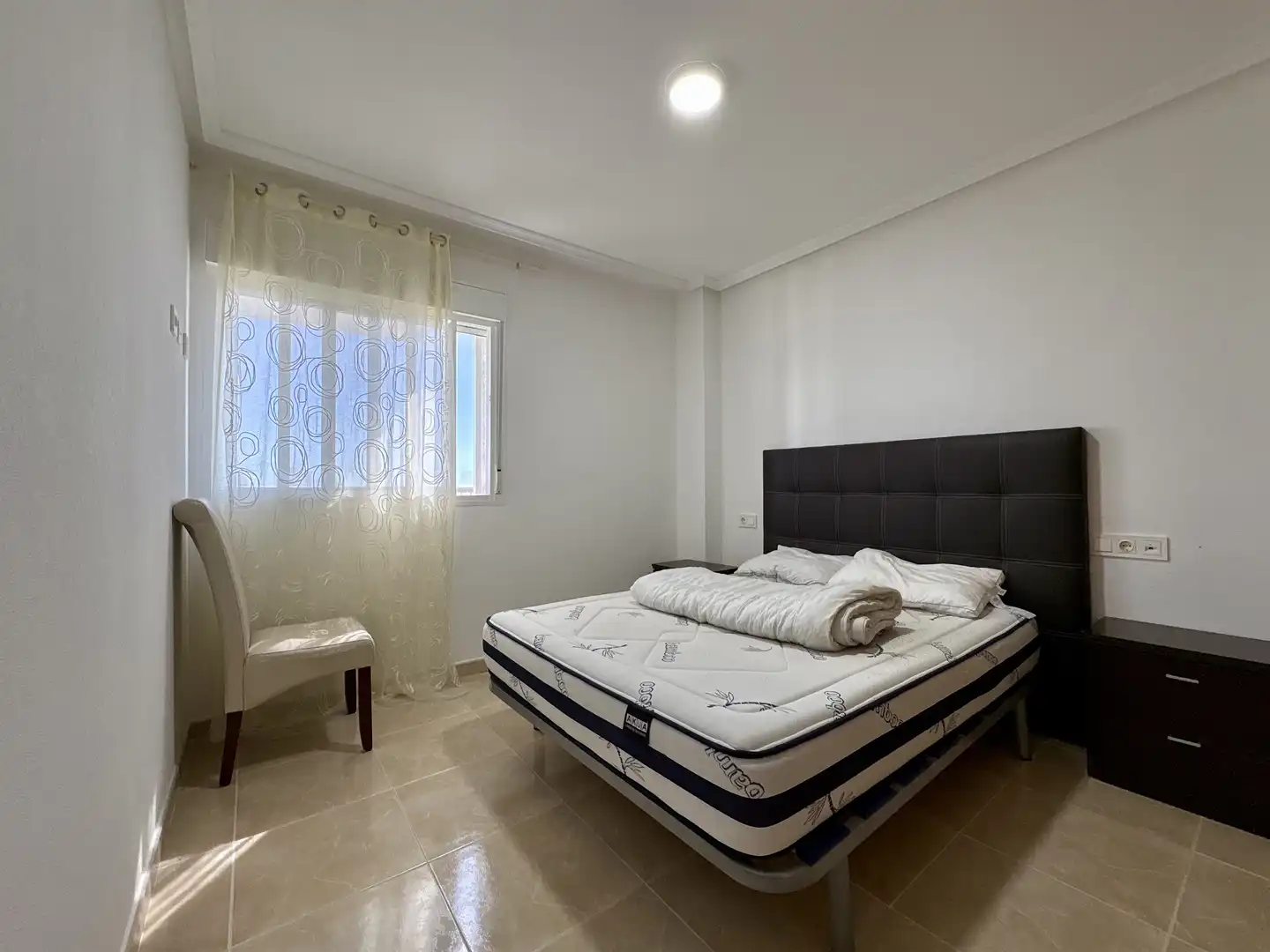 Wohnung zum Verkauf in Carrer Jesús Lucas, 11, Puerto Deportivo Schlafzimmer von Wohnung zum Verkauf in Guardamar del Segura mit Klimaanlage, Terrasse und Schwimmbad