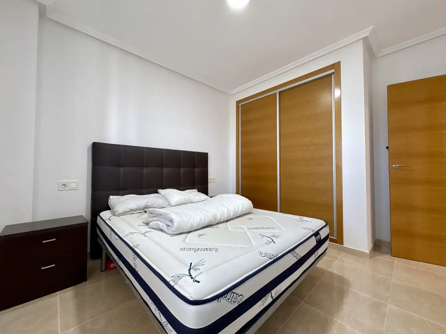 Wohnung zum Verkauf in Carrer Jesús Lucas, 11, Puerto Deportivo Schlafzimmer von Wohnung zum Verkauf in Guardamar del Segura mit Klimaanlage, Terrasse und Schwimmbad