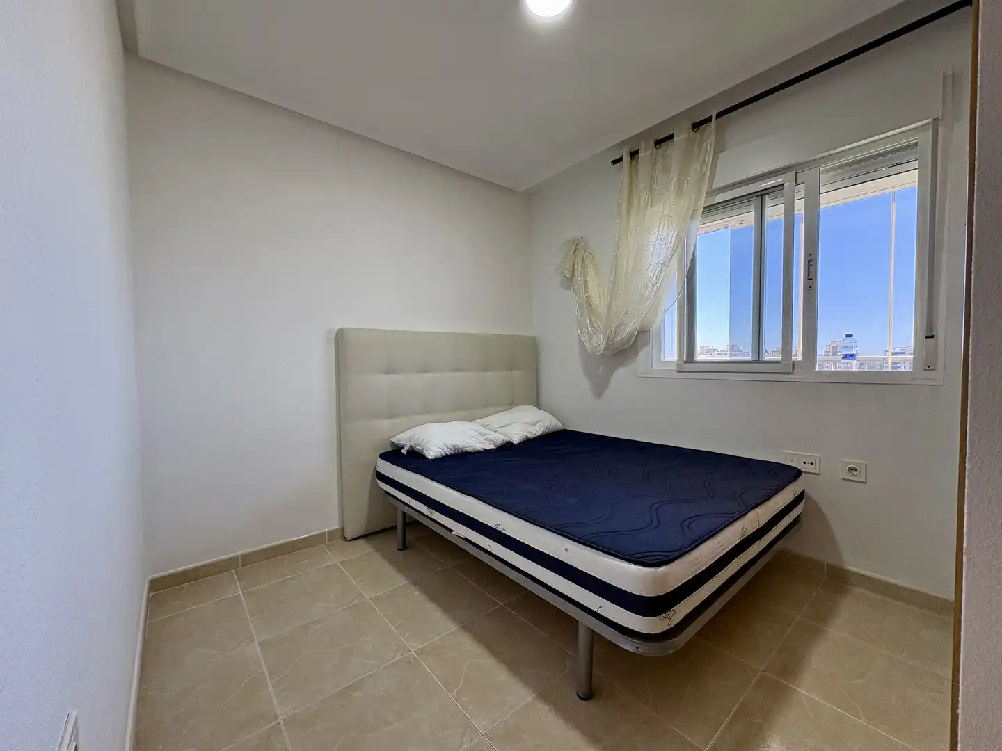 Wohnung zum Verkauf in Carrer Jesús Lucas, 11, Puerto Deportivo Schlafzimmer von Wohnung zum Verkauf in Guardamar del Segura mit Klimaanlage, Terrasse und Schwimmbad