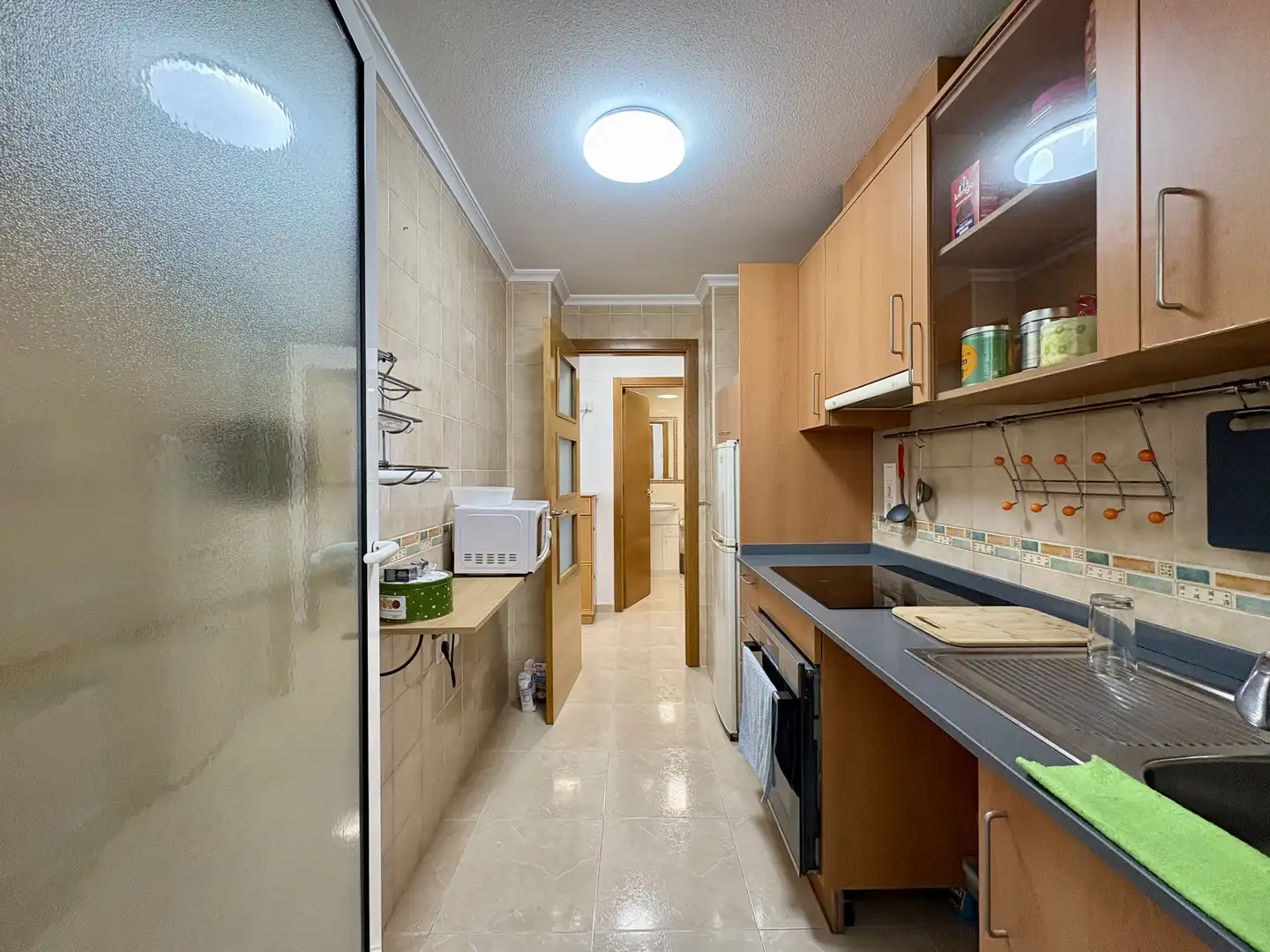 Wohnung zum Verkauf in Carrer Jesús Lucas, 11, Puerto Deportivo Küche von Wohnung zum Verkauf in Guardamar del Segura mit Klimaanlage, Terrasse und Schwimmbad