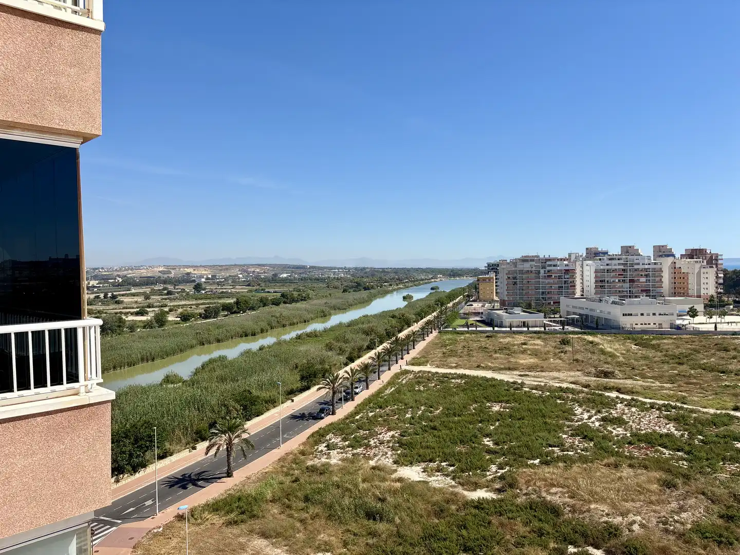Wohnung zum Verkauf in Carrer Jesús Lucas, 11, Puerto Deportivo Außenansicht von Wohnung zum Verkauf in Guardamar del Segura mit Klimaanlage, Terrasse und Schwimmbad