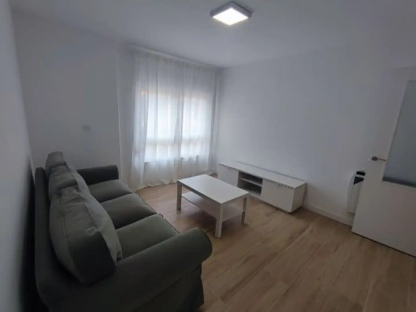 Pis de lloguer a Travesía Orense, 4, El Astillero Sala d'estar de Pis de lloguer en El Astillero amb Calefacció, Parquet i Moblat