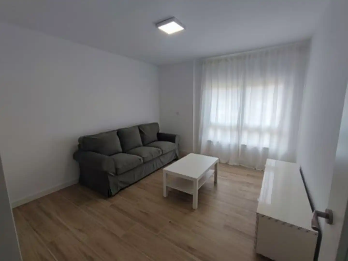 Pis de lloguer a Travesía Orense, 4, El Astillero Sala d'estar de Pis de lloguer en El Astillero amb Calefacció, Parquet i Moblat