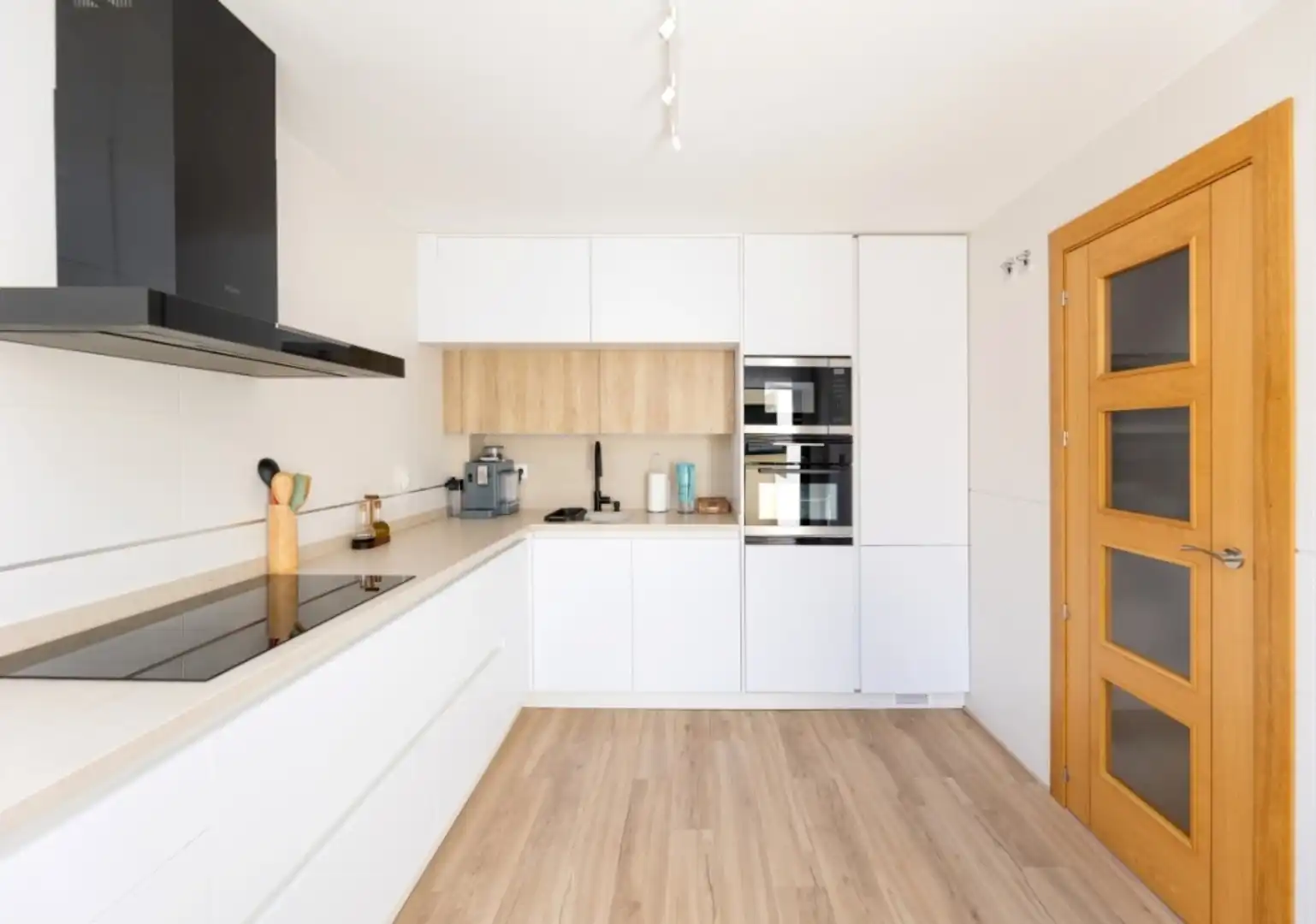 Houses for sale in Paseo de las Carboneras, 46, Las Gabias Kitchen of Houses for sale in Las Gabias with Terrace, Swimming Pool and Balcony