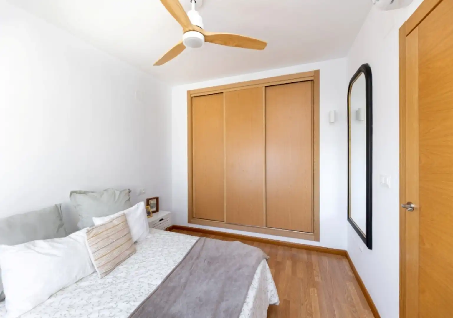 Houses for sale in Paseo de las Carboneras, 46, Las Gabias Bedroom of Houses for sale in Las Gabias with Terrace, Swimming Pool and Balcony