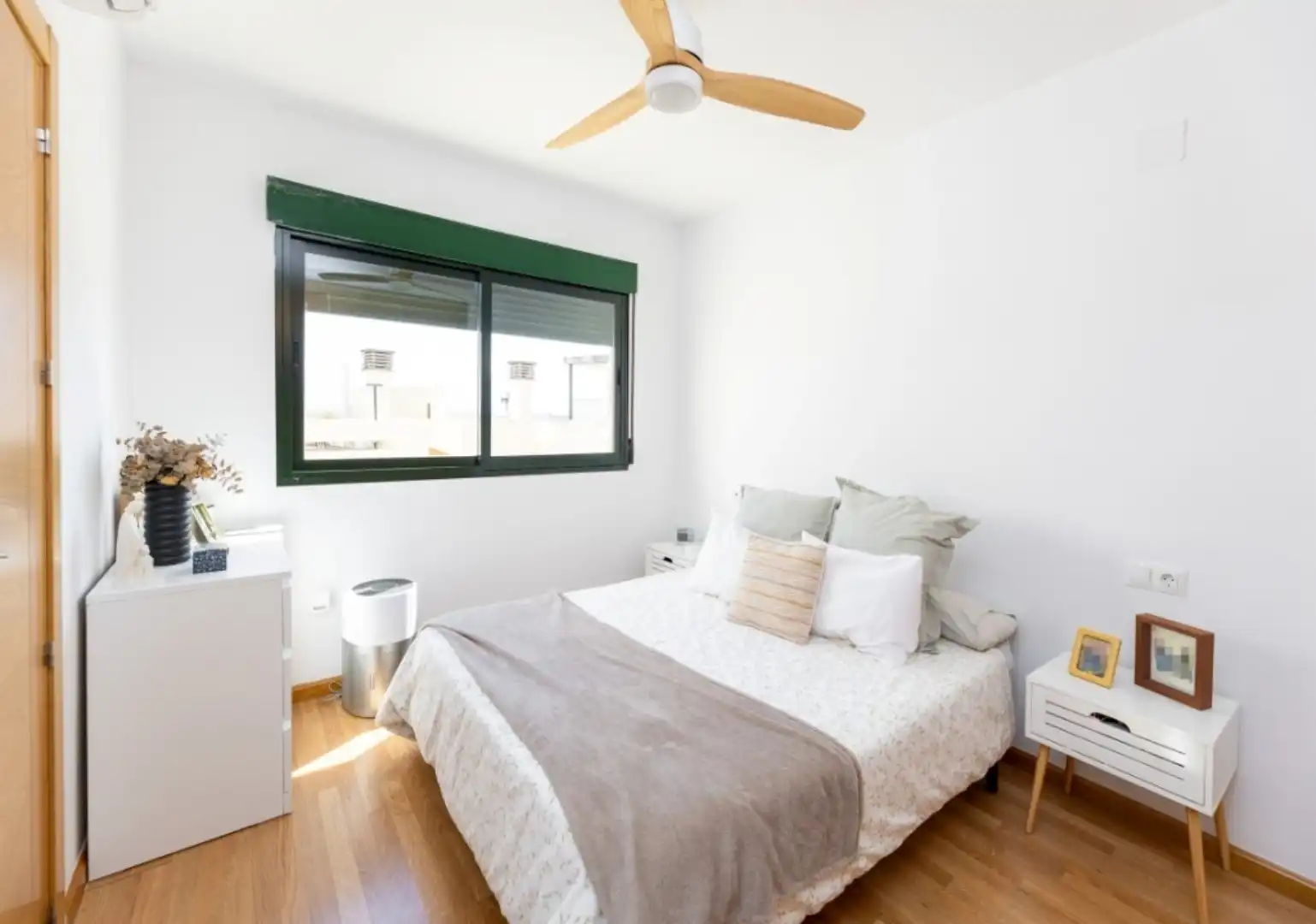 Houses for sale in Paseo de las Carboneras, 46, Las Gabias Bedroom of Houses for sale in Las Gabias with Terrace, Swimming Pool and Balcony