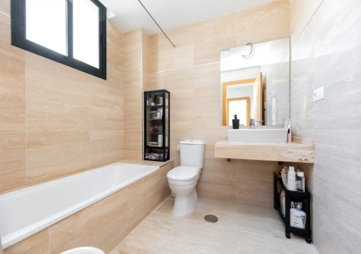 Houses for sale in Paseo de las Carboneras, 46, Las Gabias Bathroom of Houses for sale in Las Gabias with Terrace, Swimming Pool and Balcony