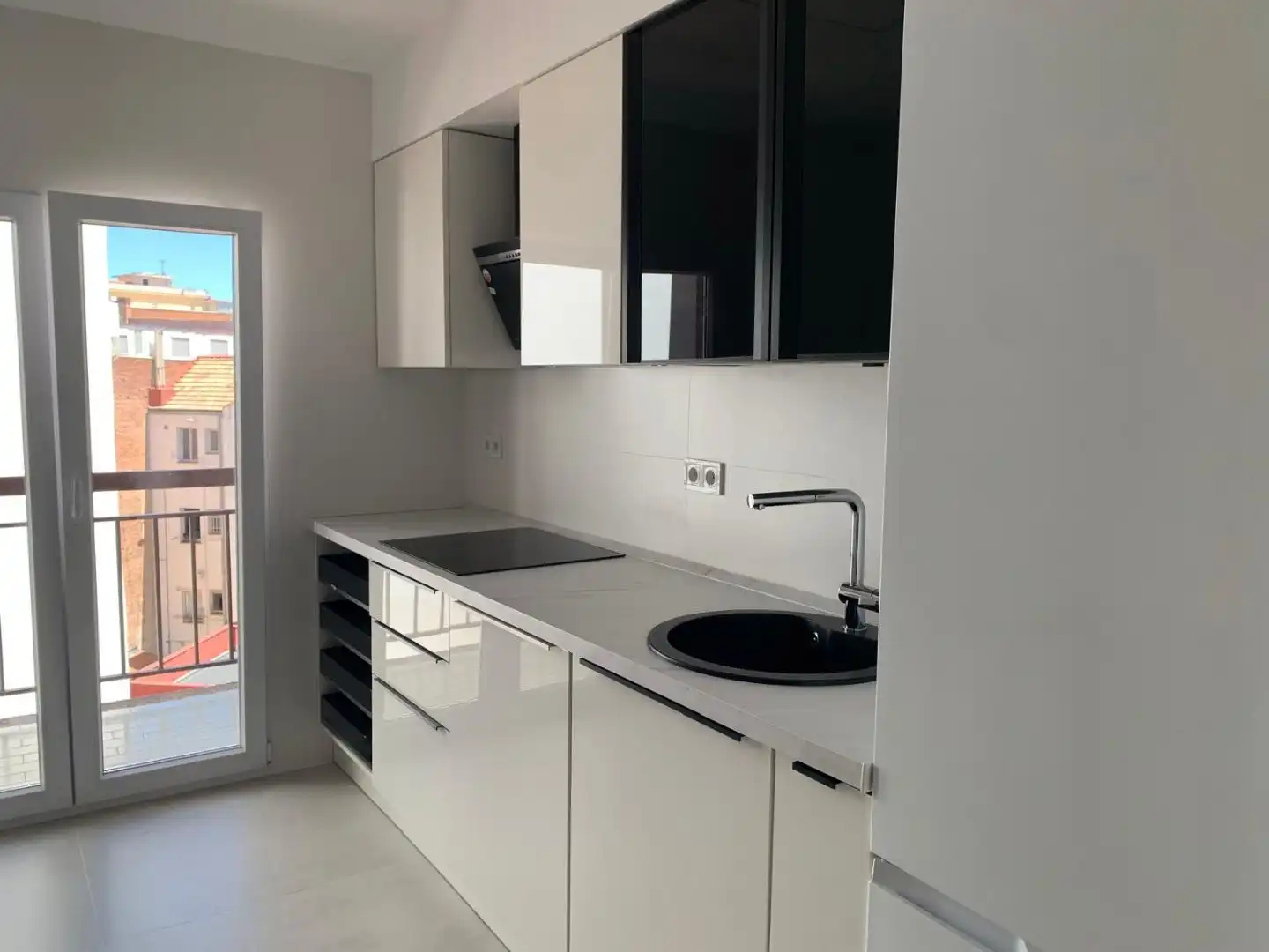 Flat for rent in Calle de Alejandro Rodríguez, 4, Bellas Vistas Kitchen of Flat for rent in Madrid Capital with Balcony