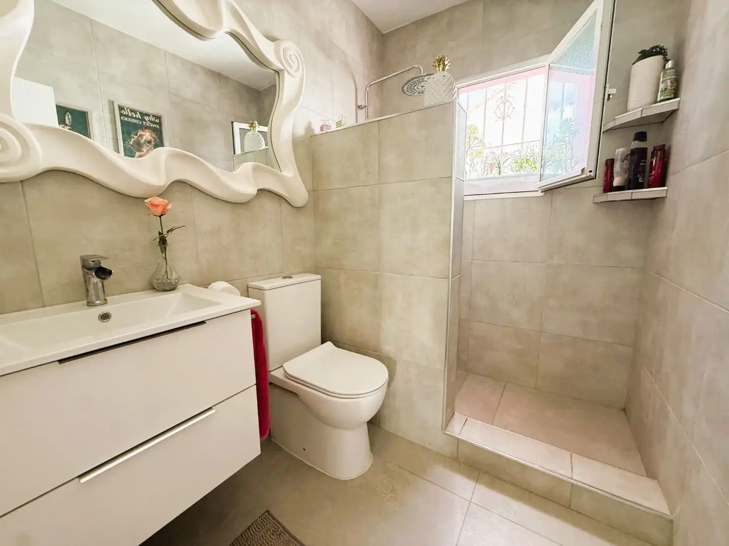Wohnung zum Verkauf in Calle Río Vinalopó, San Miguel de Salinas Badezimmer von Wohnung zum Verkauf in San Miguel de Salinas mit Klimaanlage, Privatgarten und Terrasse