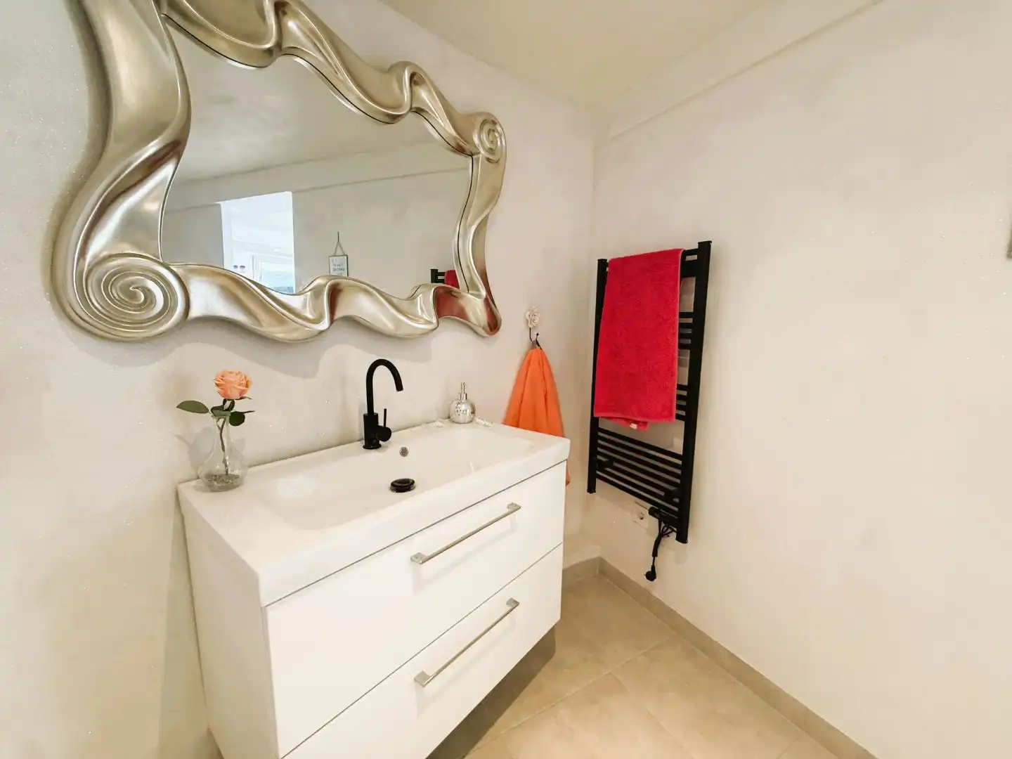 Wohnung zum Verkauf in Calle Río Vinalopó, San Miguel de Salinas Badezimmer von Wohnung zum Verkauf in San Miguel de Salinas mit Klimaanlage, Privatgarten und Terrasse