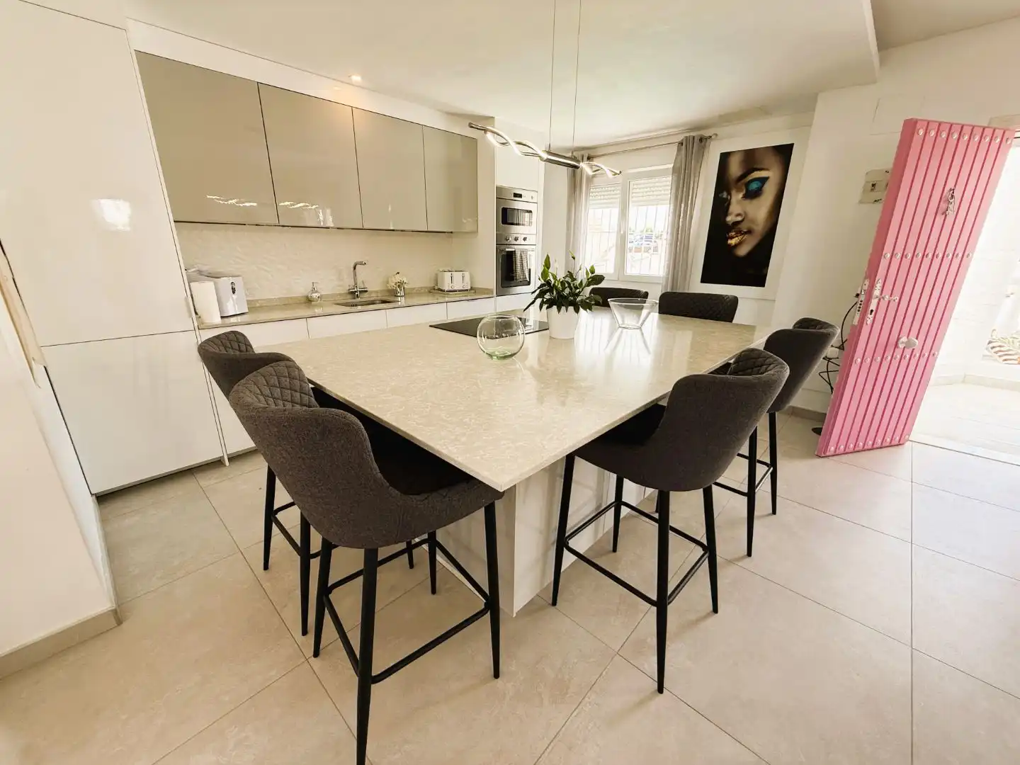 Wohnung zum Verkauf in Calle Río Vinalopó, San Miguel de Salinas Küche von Wohnung zum Verkauf in San Miguel de Salinas mit Klimaanlage, Privatgarten und Terrasse