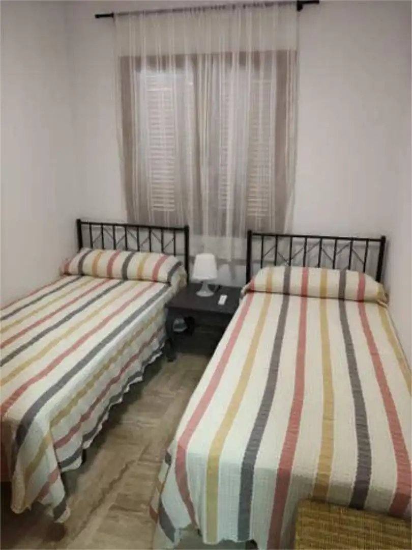 Habitación de Apartamento de alquiler en Chiclana de la Frontera con Jardín privado, Terraza y Piscina