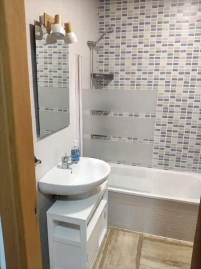 Baño de Apartamento de alquiler en Chiclana de la Frontera con Jardín privado, Terraza y Piscina