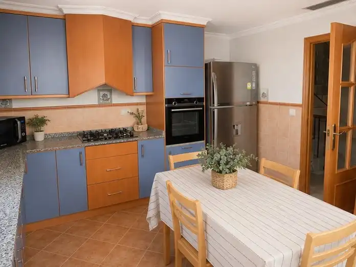 Einfamilien-Reihenhaus zur Miete in Carrer Britania, 23, Alicante Golf Küche von Einfamilien-Reihenhaus zur Miete in Alicante / Alacant mit Klimaanlage, Terrasse und Schwimmbad