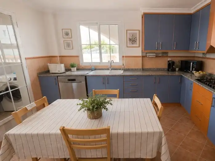 Einfamilien-Reihenhaus zur Miete in Carrer Britania, 23, Alicante Golf Küche von Einfamilien-Reihenhaus zur Miete in Alicante / Alacant mit Klimaanlage, Terrasse und Schwimmbad