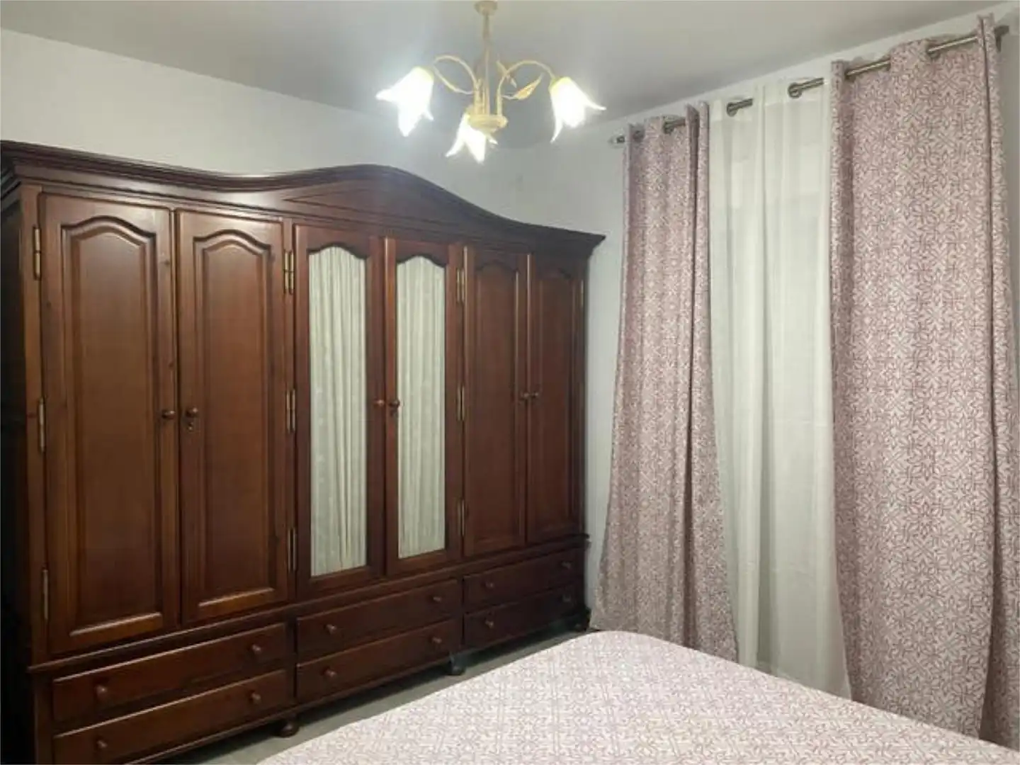 Dormitori de Apartament de lloguer en Brenes