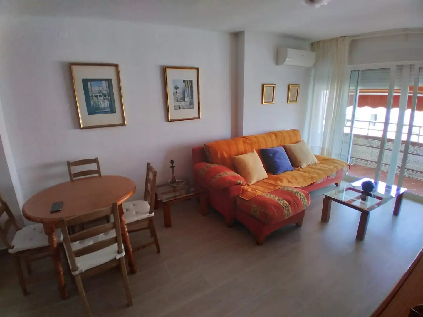 Living room of Flat for rent in Sevilla  with Air Conditioner, Storage room and Furnished