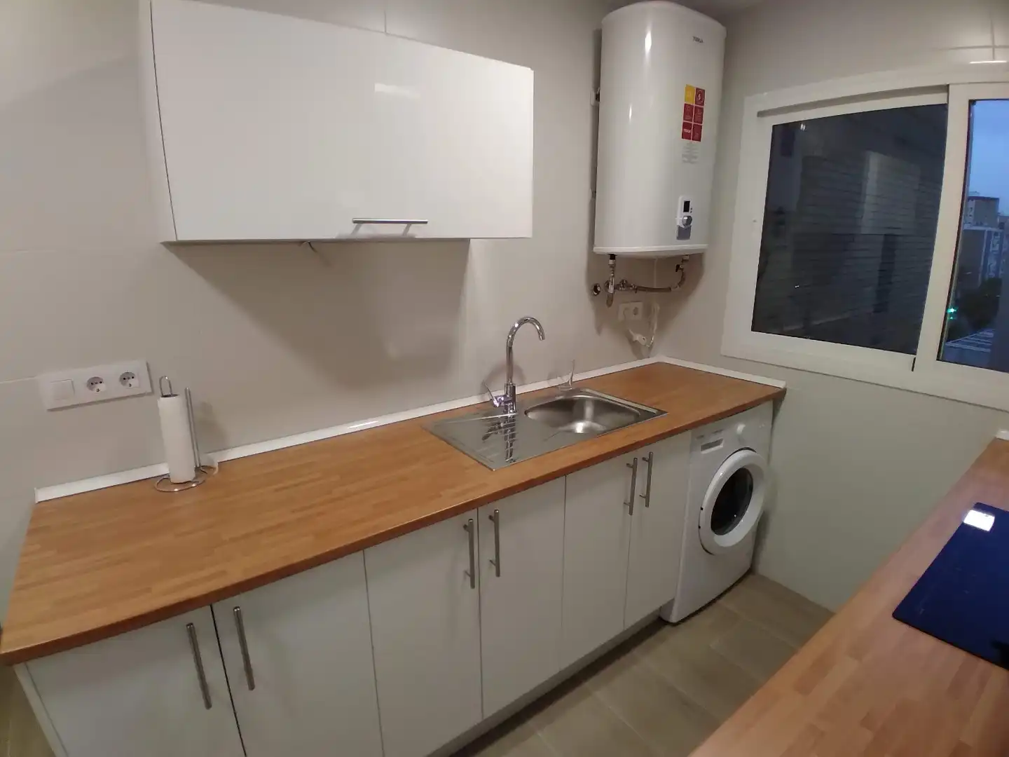 Kitchen of Flat for rent in Sevilla  with Air Conditioner, Storage room and Furnished