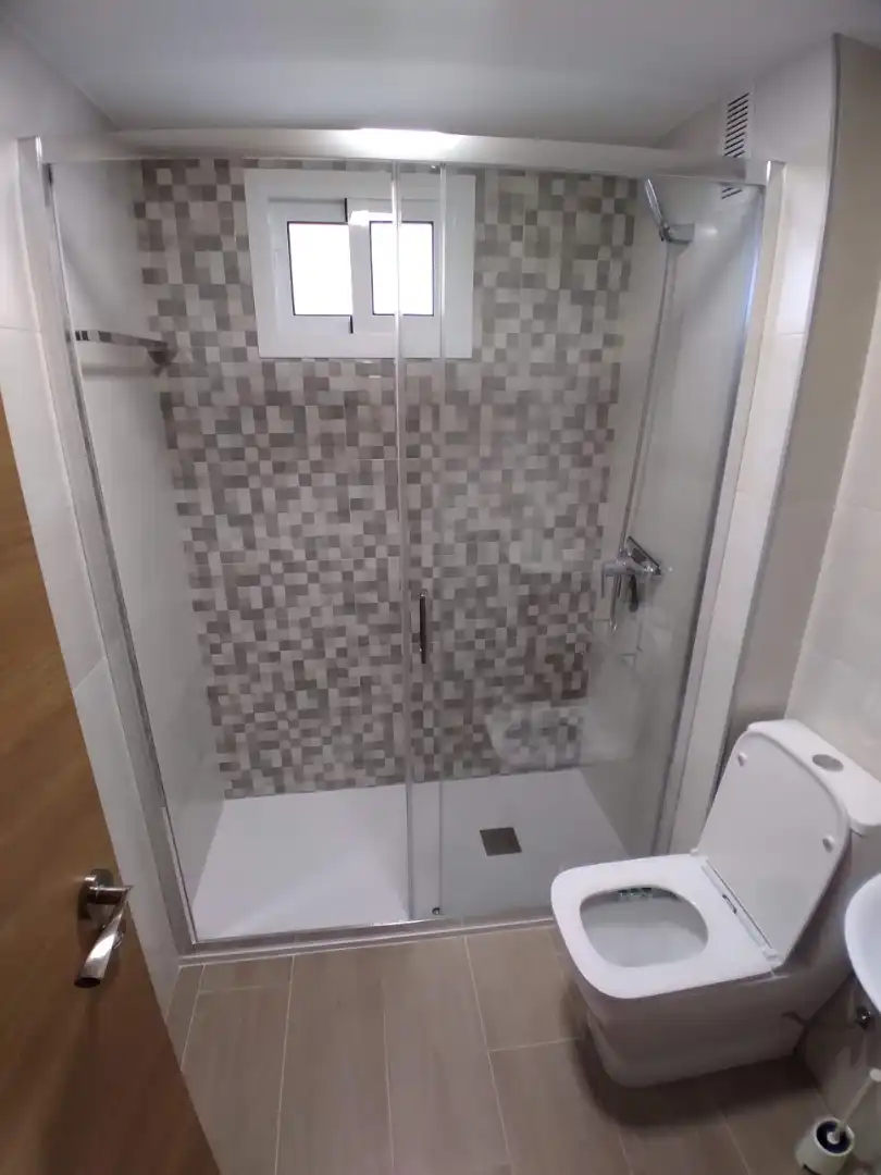 Bathroom of Flat for rent in Sevilla  with Air Conditioner, Storage room and Furnished