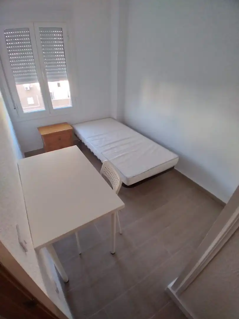 Bedroom of Flat for rent in Sevilla  with Air Conditioner, Storage room and Furnished
