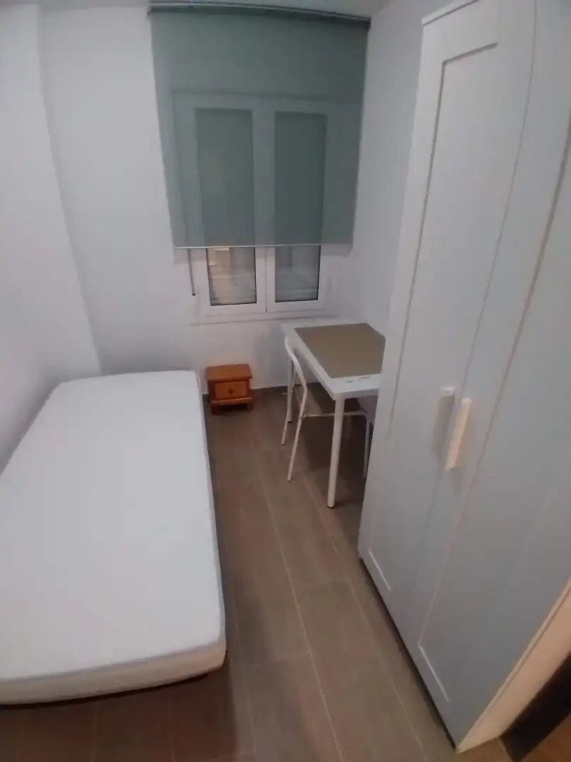 Bedroom of Flat for rent in Sevilla  with Air Conditioner, Storage room and Furnished