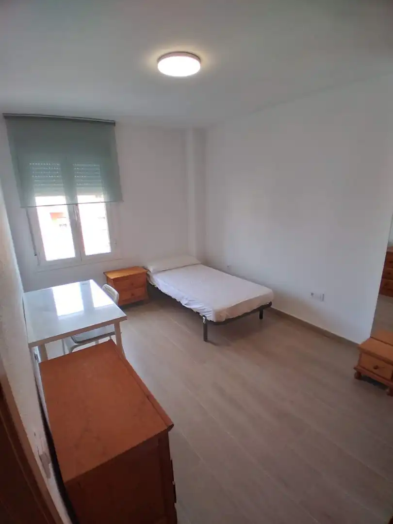Bedroom of Flat for rent in Sevilla  with Air Conditioner, Storage room and Furnished