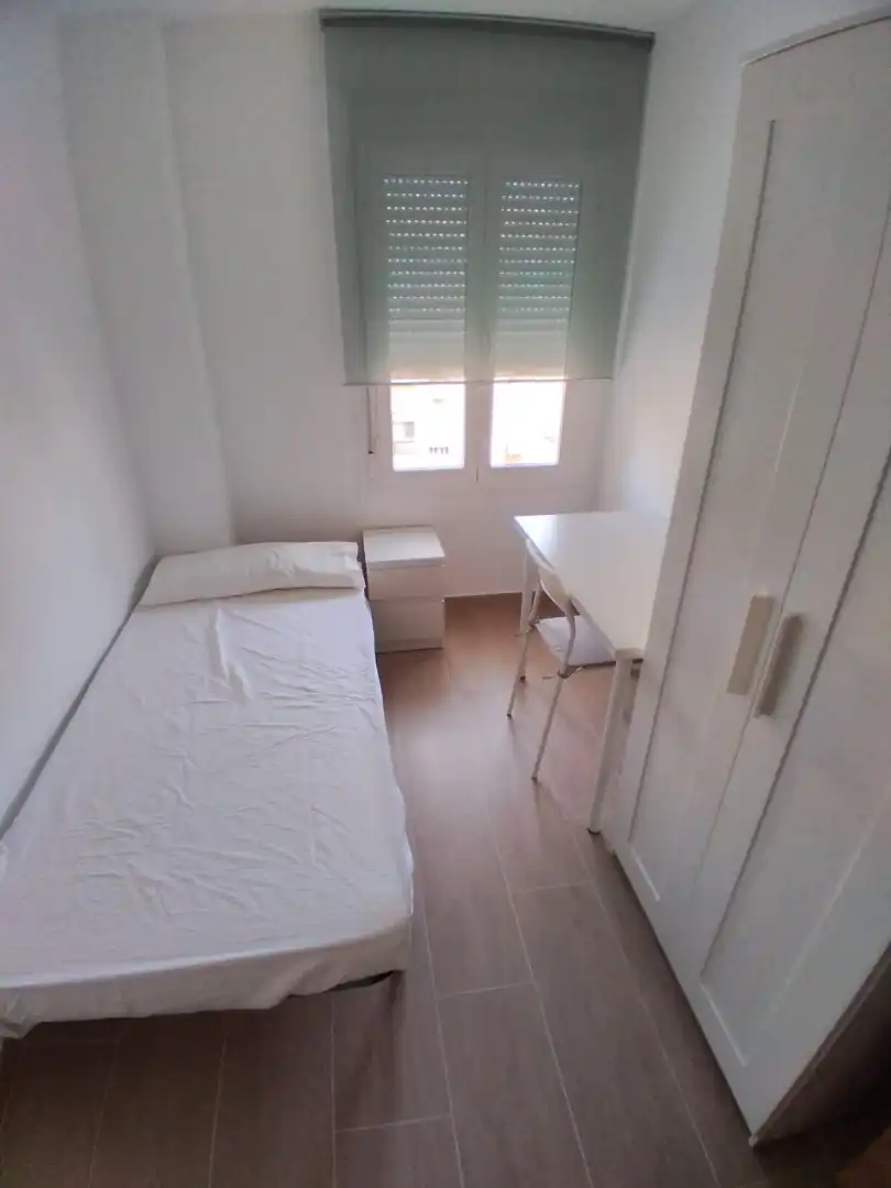 Bedroom of Flat for rent in Sevilla  with Air Conditioner, Storage room and Furnished