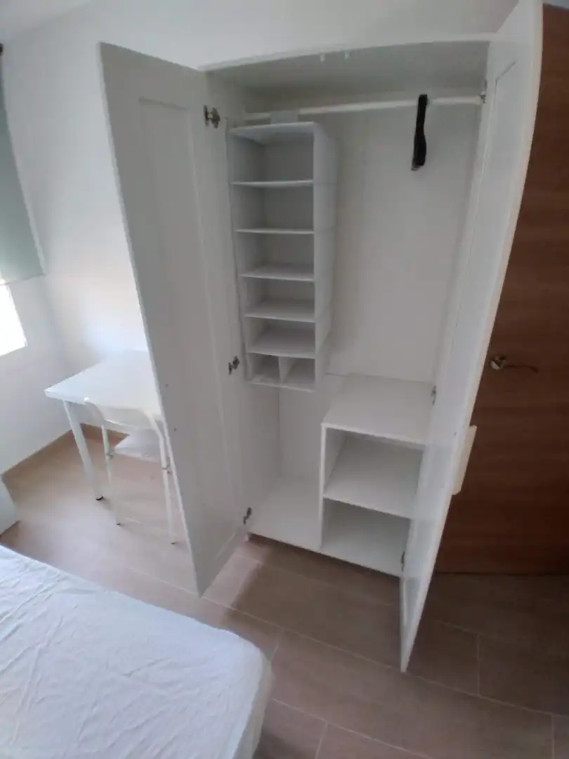 Bedroom of Flat for rent in Sevilla  with Air Conditioner, Storage room and Furnished