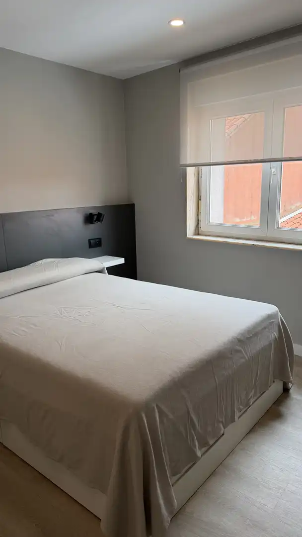 Pis de lloguer a Praza Rosalía de Castro, 25, A Pobra do Caramiñal Dormitori de Pis de lloguer en A Pobra do Caramiñal amb Moblat i Videoporter