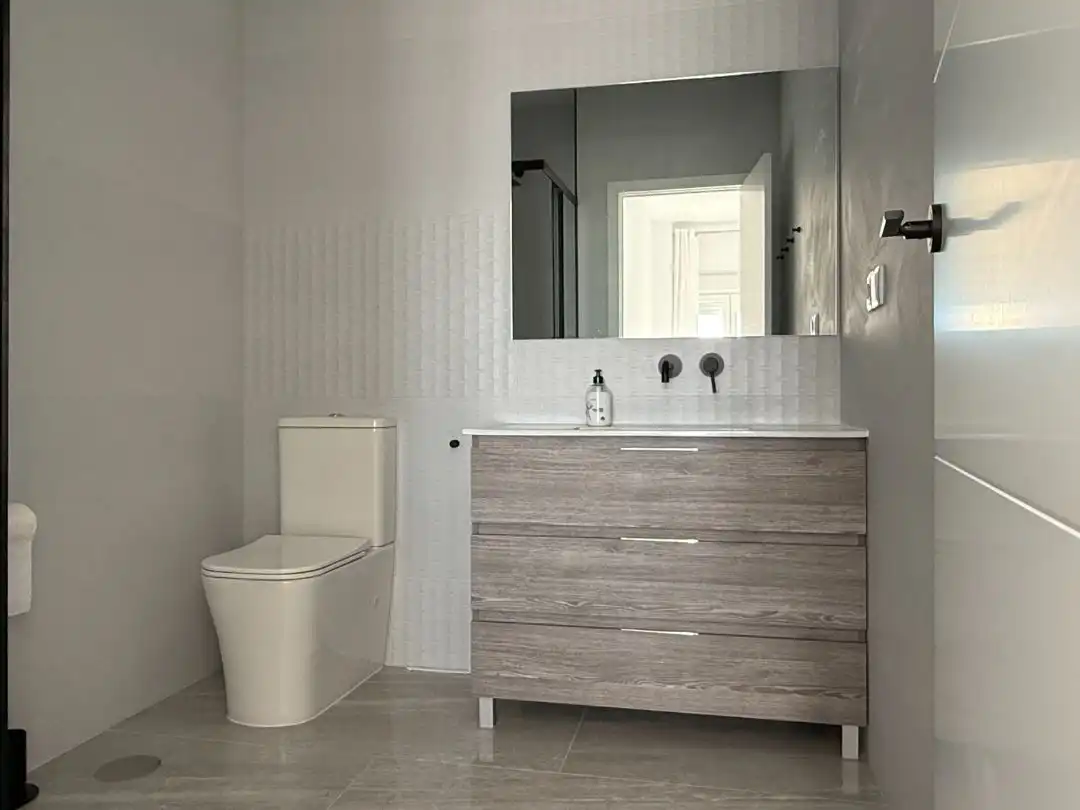 Piso de alquiler en Avenida Ronda del Estero, 28, Ronda del Estero Baño de Piso de alquiler en San Fernando con Aire acondicionado, Calefacción y Amueblado