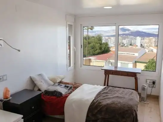 Einfamilien-Reihenhaus zur Miete in Calle del Albatros, 3, Alicante / Alacant Schlafzimmer von Einfamilien-Reihenhaus zur Miete in Alicante / Alacant mit Klimaanlage, Terrasse und Schwimmbad