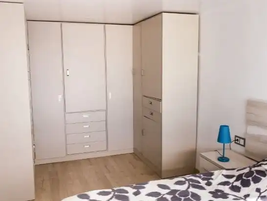 Einfamilien-Reihenhaus zur Miete in Calle del Albatros, 3, Alicante / Alacant Schlafzimmer von Einfamilien-Reihenhaus zur Miete in Alicante / Alacant mit Klimaanlage, Terrasse und Schwimmbad