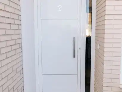Einfamilien-Reihenhaus zur Miete in Calle del Albatros, 3, Alicante / Alacant Einfamilien-Reihenhaus zur Miete in Alicante / Alacant mit Klimaanlage, Terrasse und Schwimmbad