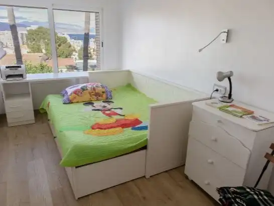 Einfamilien-Reihenhaus zur Miete in Calle del Albatros, 3, Alicante / Alacant Schlafzimmer von Einfamilien-Reihenhaus zur Miete in Alicante / Alacant mit Klimaanlage, Terrasse und Schwimmbad