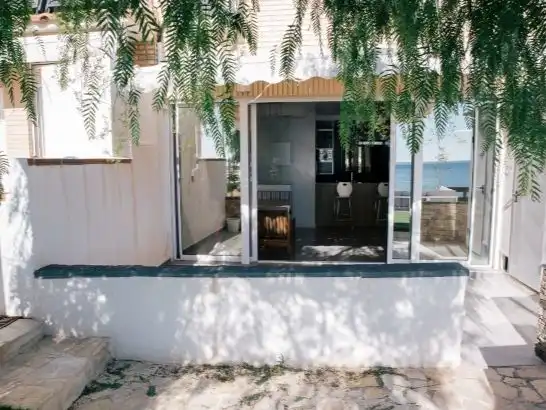 Einfamilien-Reihenhaus zur Miete in Calle del Albatros, 3, Alicante / Alacant Terrasse von Einfamilien-Reihenhaus zur Miete in Alicante / Alacant mit Klimaanlage, Terrasse und Schwimmbad