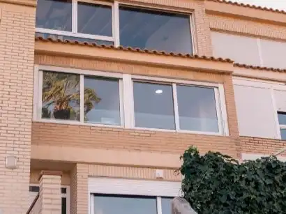 Einfamilien-Reihenhaus zur Miete in Calle del Albatros, 3, Alicante / Alacant Außenansicht von Einfamilien-Reihenhaus zur Miete in Alicante / Alacant mit Klimaanlage, Terrasse und Schwimmbad
