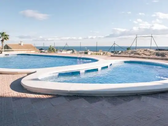 Einfamilien-Reihenhaus zur Miete in Calle del Albatros, 3, Alicante / Alacant Schwimmbecken von Einfamilien-Reihenhaus zur Miete in Alicante / Alacant mit Klimaanlage, Terrasse und Schwimmbad