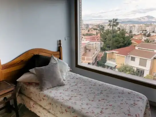 Einfamilien-Reihenhaus zur Miete in Calle del Albatros, 3, Alicante / Alacant Schlafzimmer von Einfamilien-Reihenhaus zur Miete in Alicante / Alacant mit Klimaanlage, Terrasse und Schwimmbad