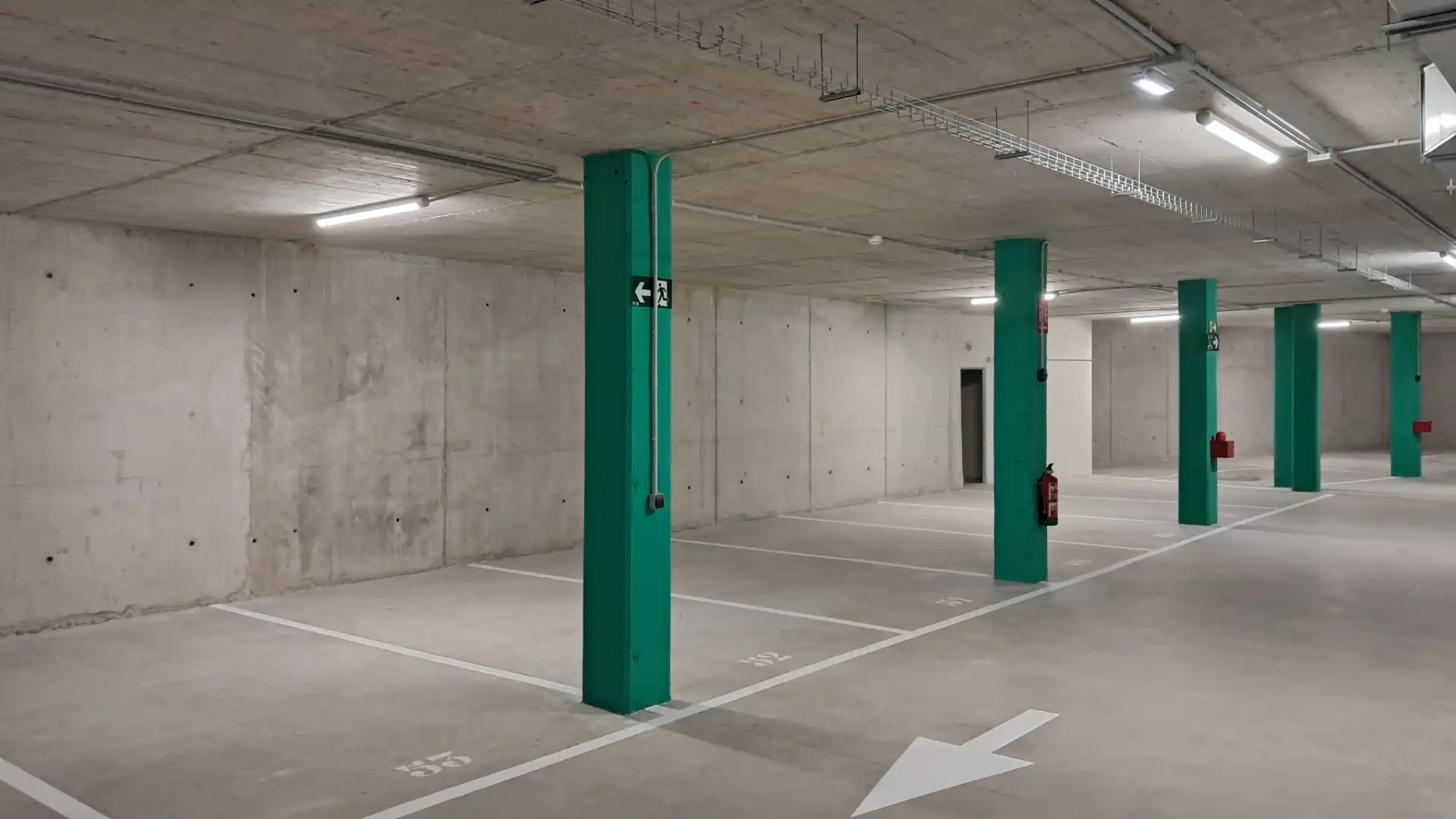 Garaje de alquiler en Calle Orestes Menéndez, 10, La Calzada Parking de Garaje de alquiler en Gijón