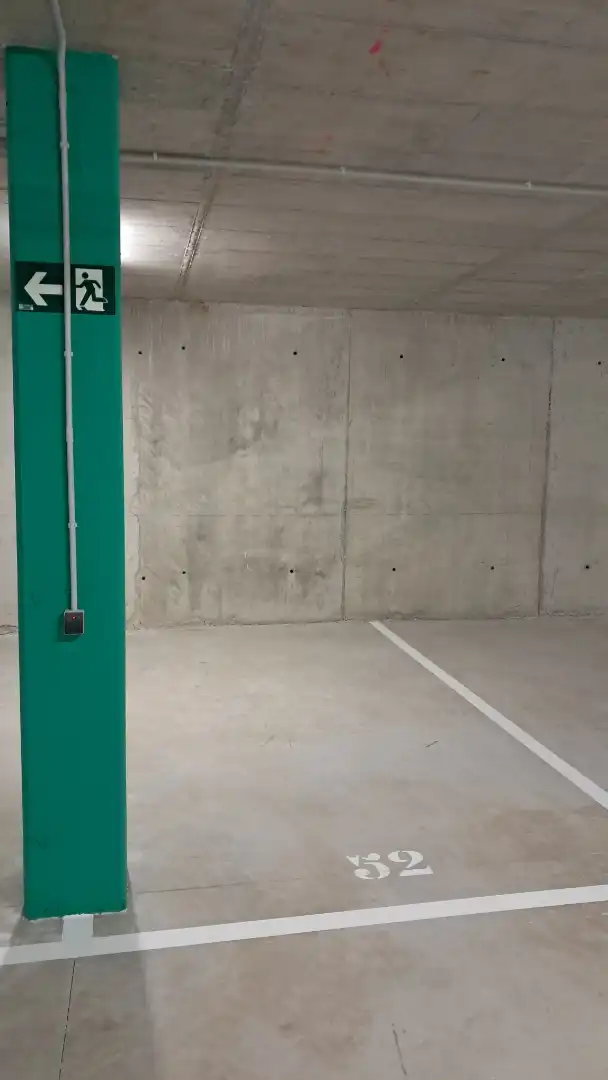 Garaje de alquiler en Calle Orestes Menéndez, 10, La Calzada Parking de Garaje de alquiler en Gijón